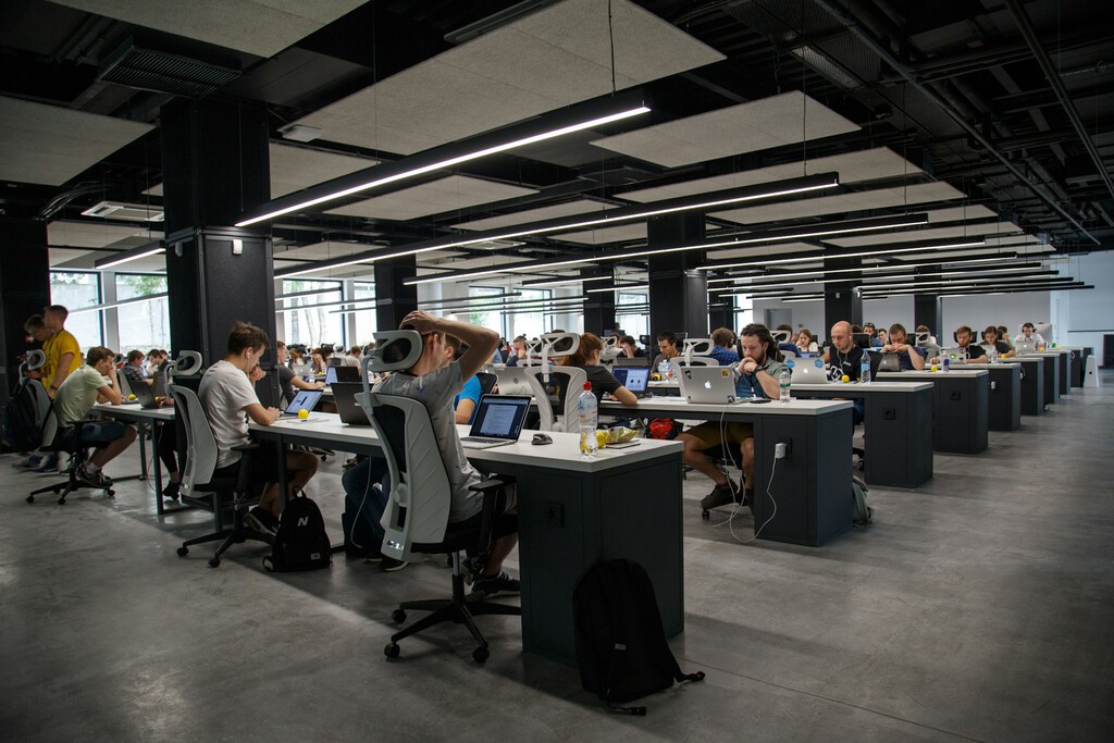 La inteligencia artificial puede disparar tu productividad en el trabajo, pero pasa factura a tu reputación, según un estudio