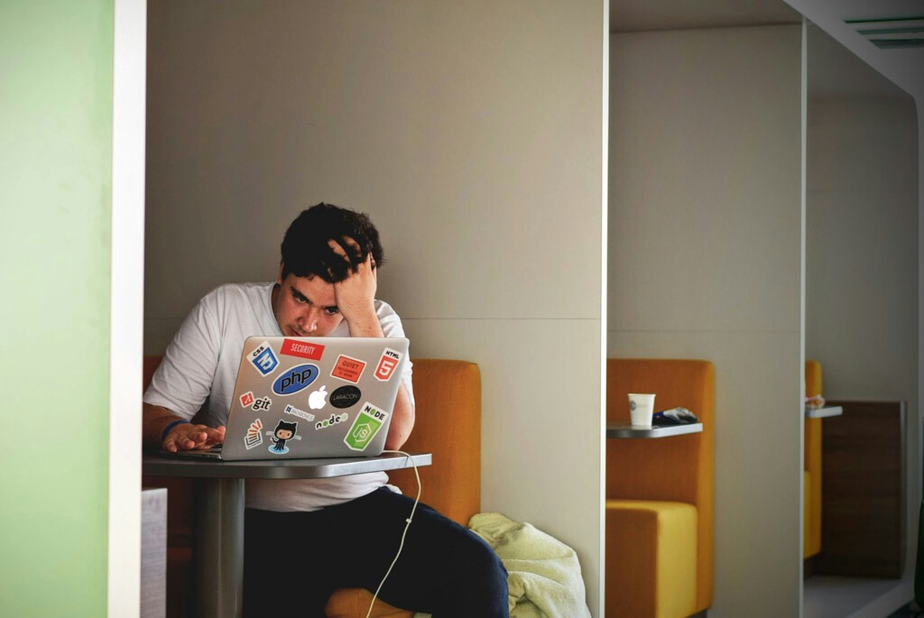 Llevan décadas estudiando el trabajo y muestran una preocupante realidad: los españoles están entre los empleados menos comprometidos